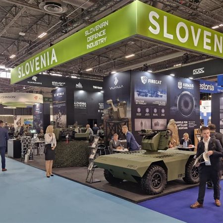 Ravenski Armas in vuzeniški Bijol na sejmu obrambne in varnostne opreme v Parizu