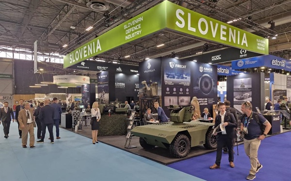 Ravenski Armas in vuzeniški Bijol na sejmu obrambne in varnostne opreme v Parizu