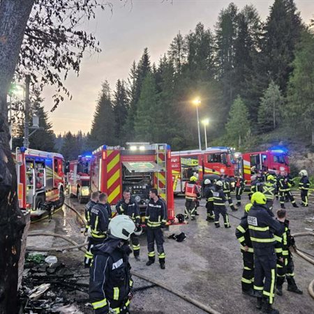 Najvišje ležečo slovensko kmetijo Bukovc (p. d. Bukovnik) ponoči zajel silovit požar