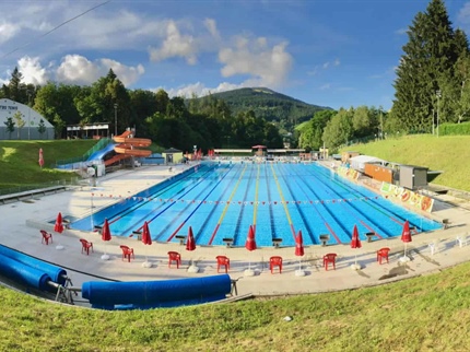 Poletna osvežitev brez skrbi za prevoz: z ZdravoBus-om tudi do bazenov