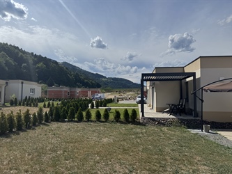 V naselju Črneški gaj rastejo nove hiške za starejše