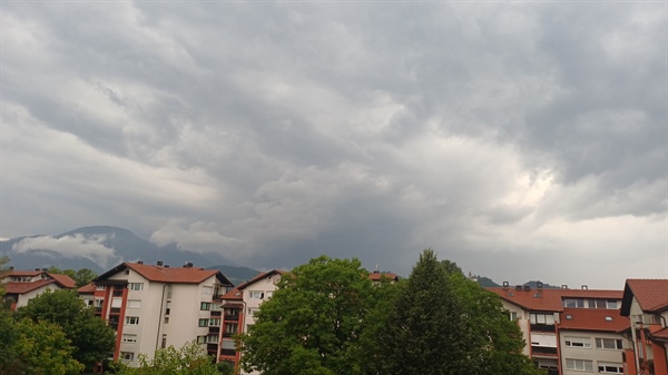 Uprava  za zaščito in reševanje:  Popoldne možne močnejše nevihte z močnimi sunki vetra