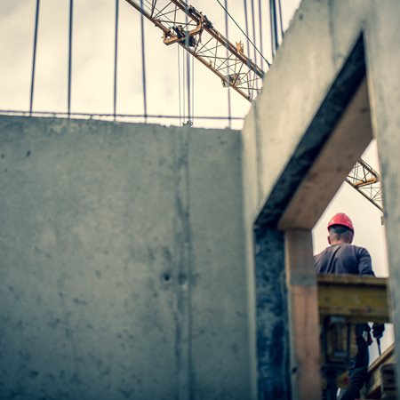 Kljub tujim delavcem kadrovske luknje ostajajo