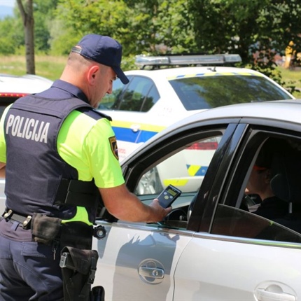 Štirje močno vinjeni vozniki na Celjskem in Koroškem, eden z neverjetnimi 3,76 promila