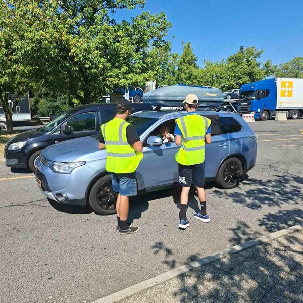 V vročini: Prezračite kabine avtomobilov, preverite pneumatike