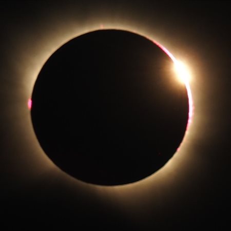 Nepozaben pogled na popolni sončni mrk