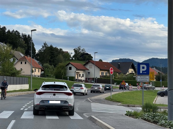 Krožišče ob krožišču: Kar tri bodo v bližini starotrškega pokopališča