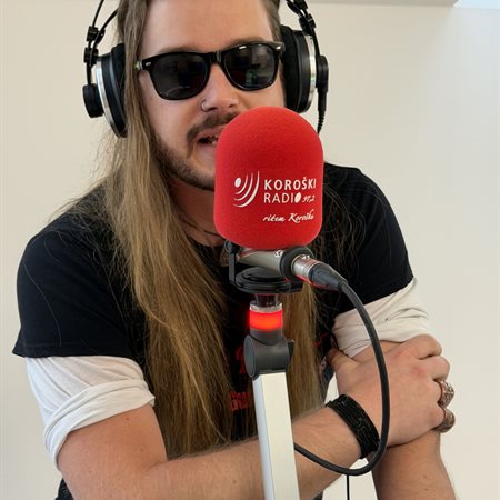 Tilen Hudrap s prvo skladbo v slovenščini